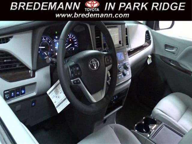 2017 Toyota Sienna XLE